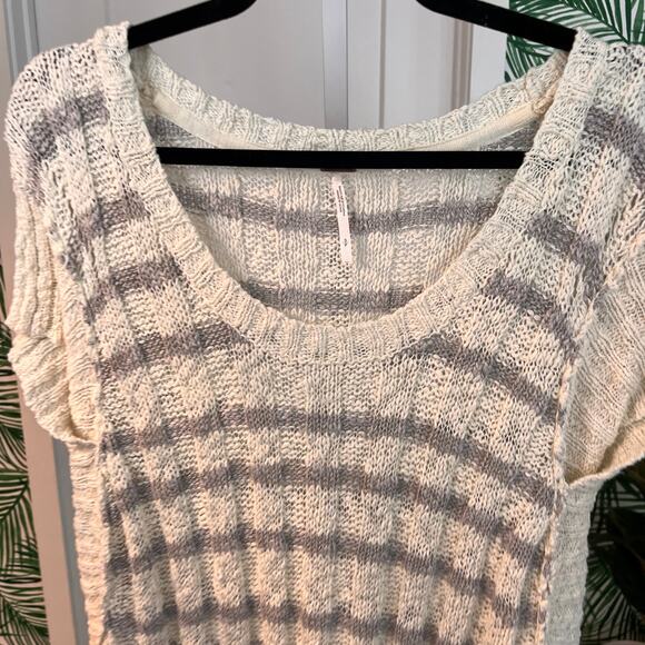 Free People Gray & Cream Striped Chunky Knit Short Sleeve Sweater Top Size Small - Picture 9 of 10